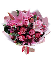 букет из роз и тюльпанов с лилией